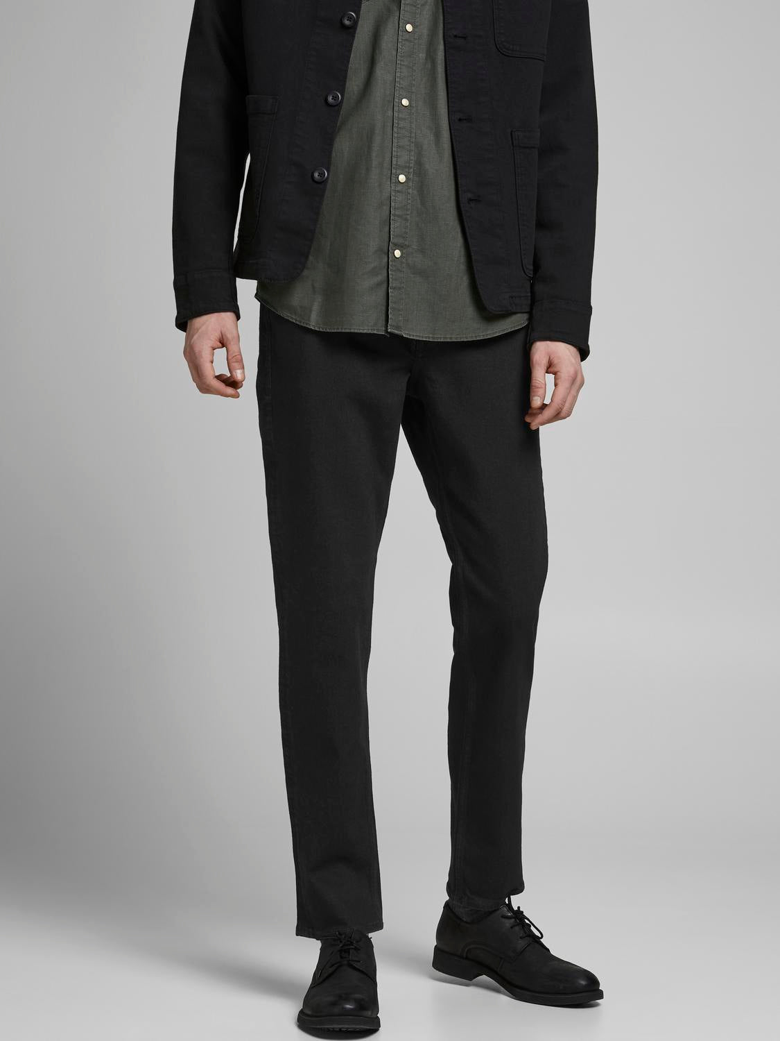 model_shot-front